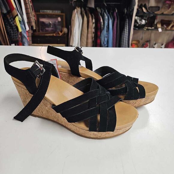 UGG Uma Wedge Sandal - Picture 1 of 1